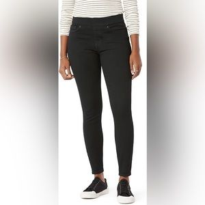 NWT Levi's  Strauss Signature Plus Size Black Pull On Skinny 24s W37 L28 plus